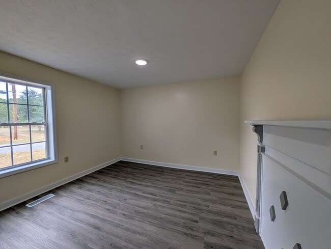 Building Photo - 84 Womack Ave