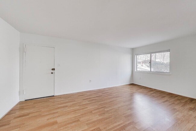 Building Photo - 2BD/1BA in Bethesda Park - Feeds to WJ HS - Great location - Close to Walter Reed & METRO