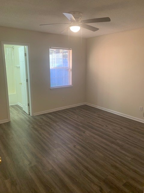 Building Photo - "Charming 2-Bedroom Duplex with 2 Full Bat...