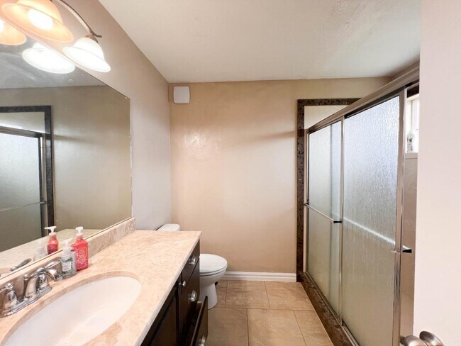 Building Photo - 2959 W Rim Rock Dr