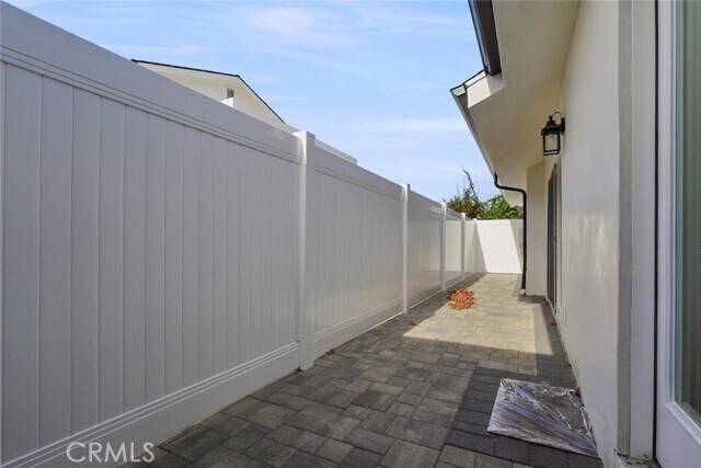 Building Photo - 7423 Balcom Ave