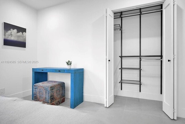 Building Photo - 117 NE 20th St