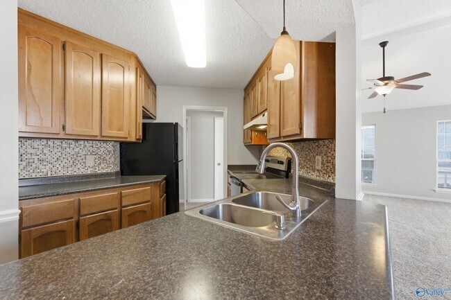 Building Photo - 2504 Reabok Cir SW