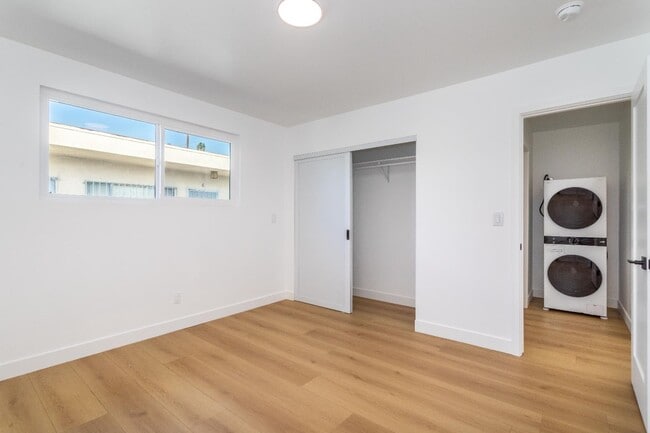 Building Photo - 713 New Depot St