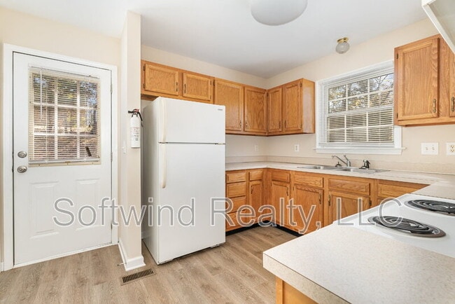 Building Photo - 1235 Summer St