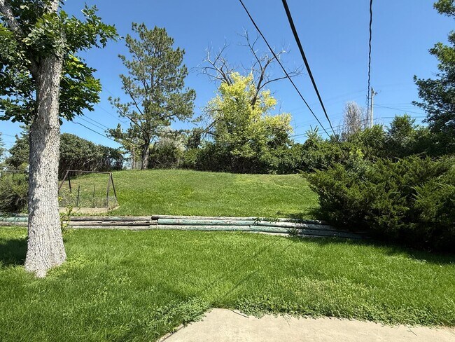 Building Photo - 4 Bedroom 3 Bath Home for Rent
