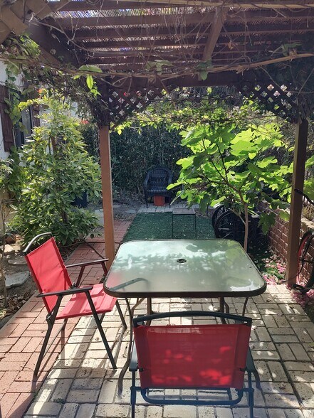 Outdoor living at its best - 830 Island Ct