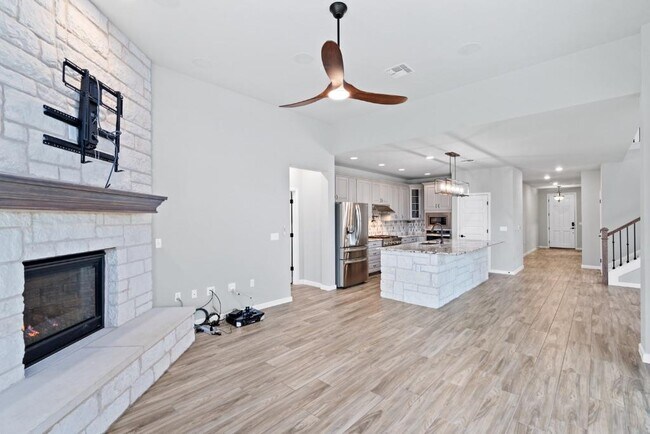 Building Photo - 8316 Looksee Ln