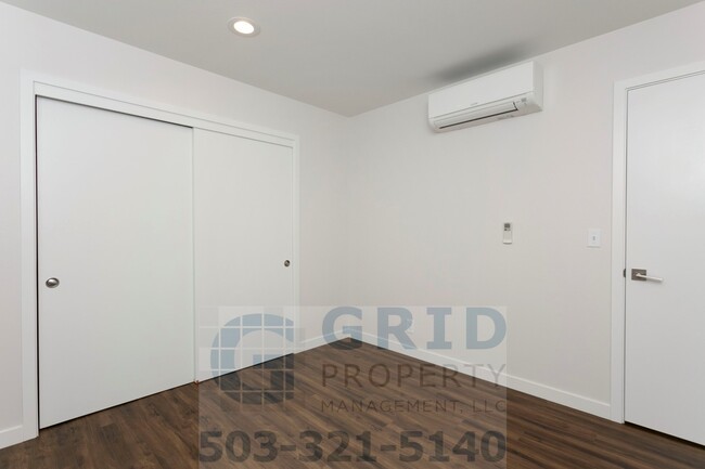 Building Photo - GPM392 - NE Everett St (T1)
