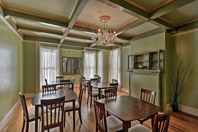 Building Photo - 2901 Broadway Avenue J