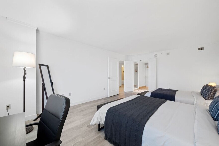 Building Photo - 810 Pacific Ave