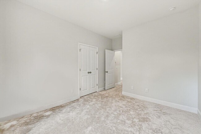 Building Photo - 341 Chapman Cir