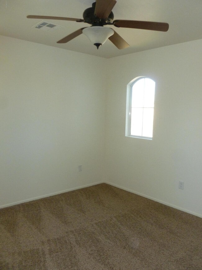 Building Photo - 13437 W Rhine Ln