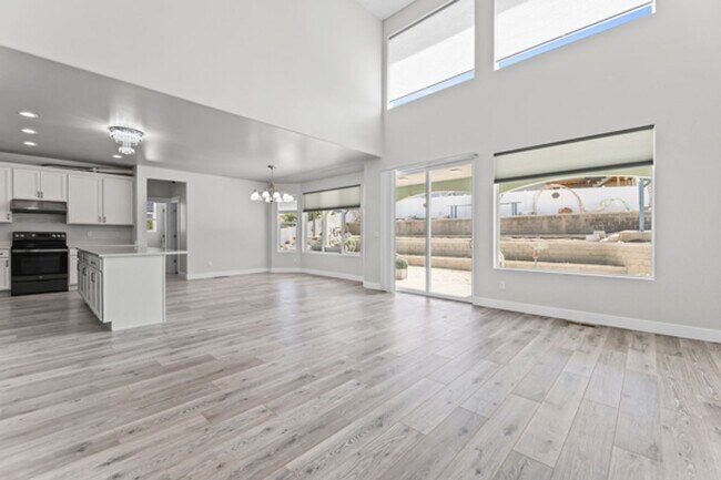 Building Photo - Large luxurious house with view of beautiful Utah Lake!