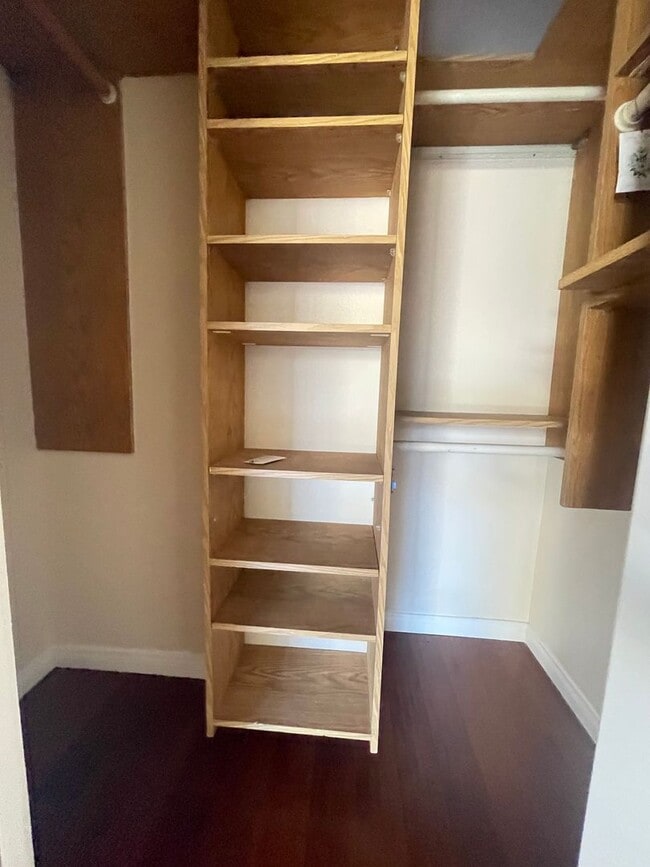 Building Photo - Super cute 1 bdrm in the heart of UTC