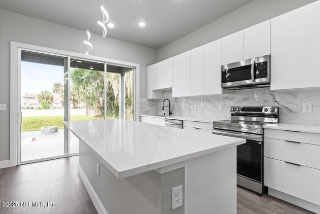 Building Photo - 5405 Heckscher Dr