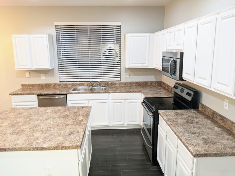 Building Photo - 9249 E Keats Ave