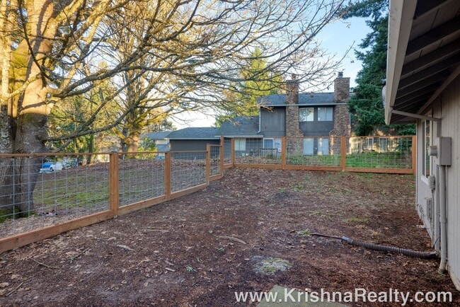 Building Photo - Renovated 2BD/1BA Duplex | Single-Level | Stoneridge – Tualatin