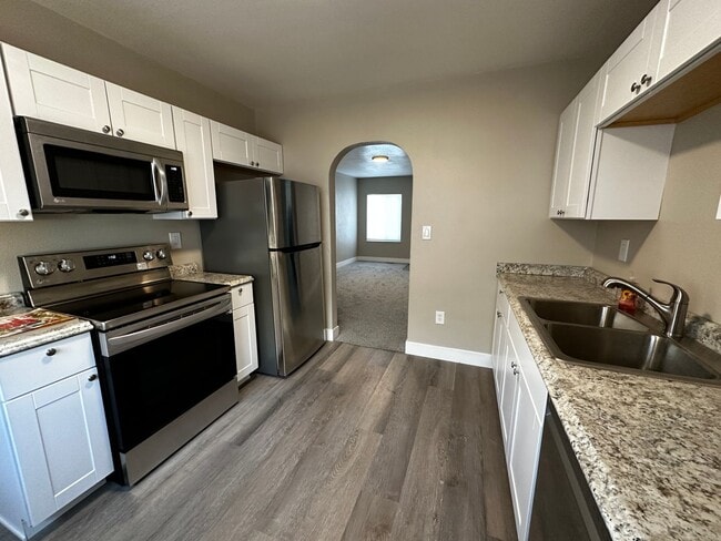 Building Photo - SW 6th Triplex