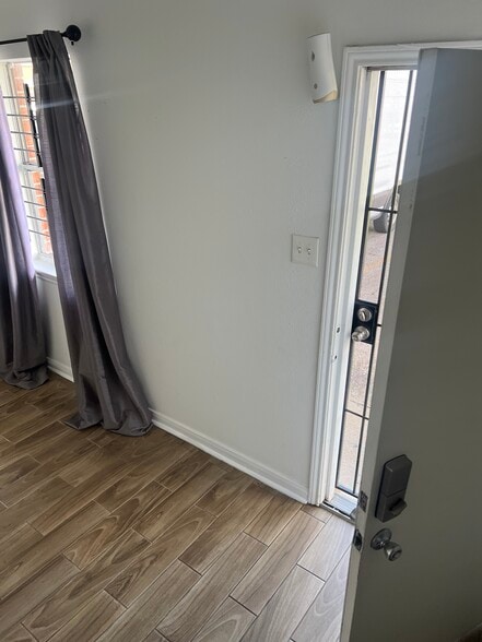 Building Photo - 2762 Panama St