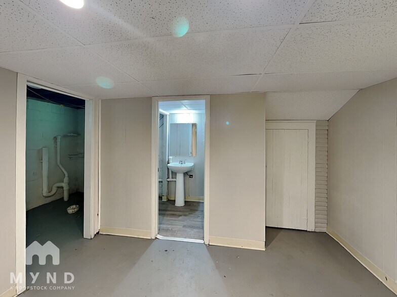 Building Photo - 1082 Lilley Ave