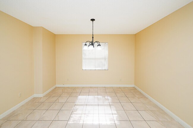 Building Photo - 2408 Milford Ct
