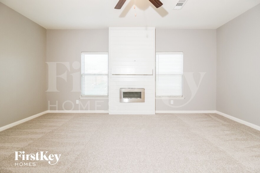 Building Photo - 5401 Zara Dr