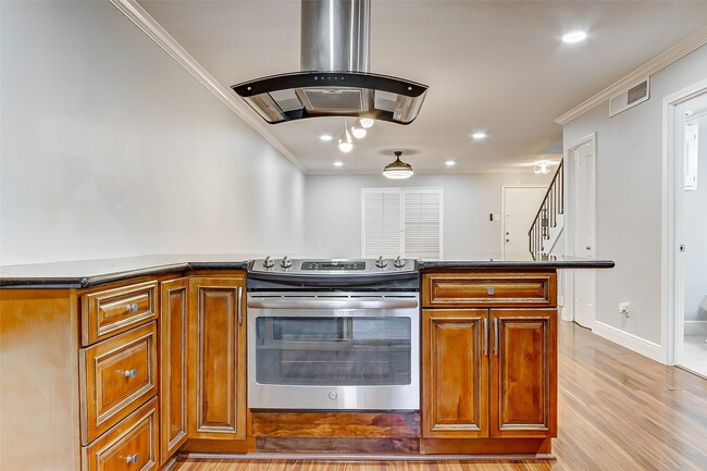 Building Photo - 7600 Burgoyne Rd