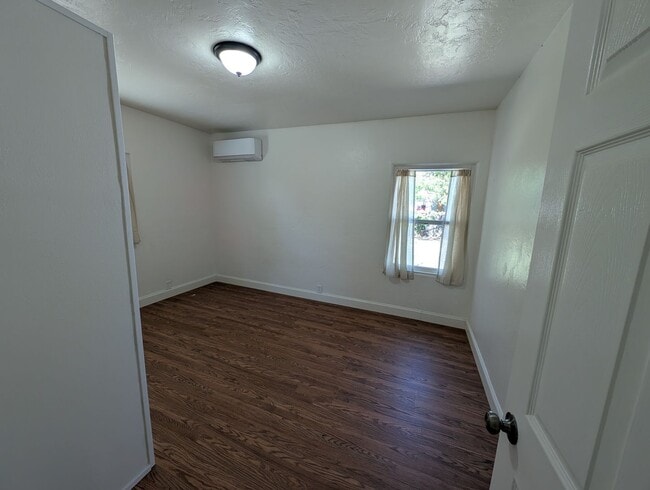 Building Photo - 4 Bedroom Home near Caldwell Park