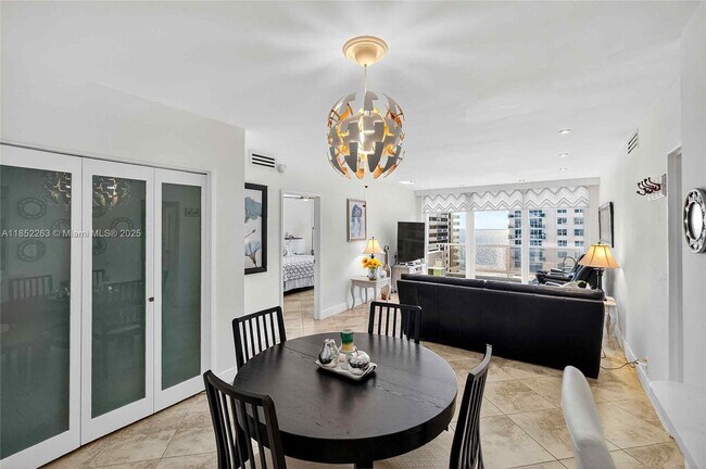Building Photo - 5700 Collins Ave