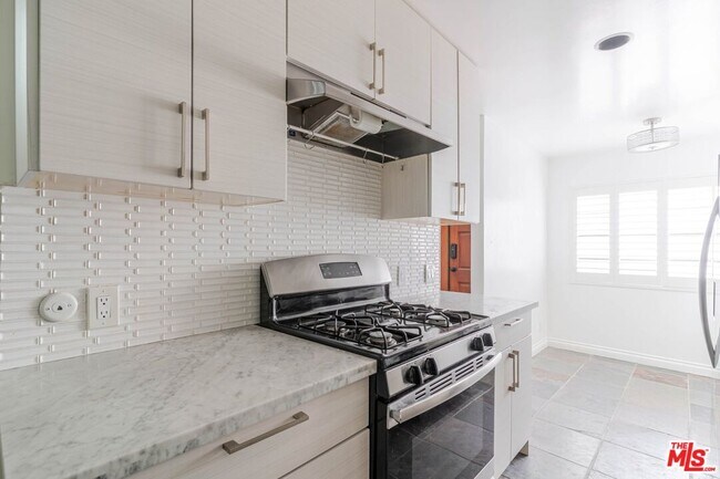 Building Photo - 5820 Yolanda Ave