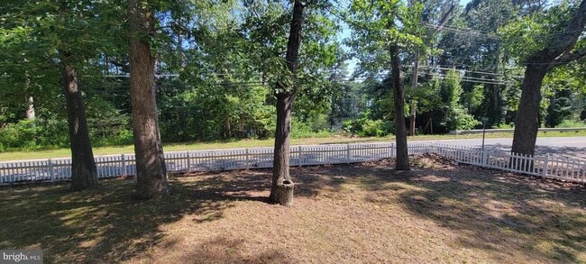 Building Photo - 2401 N Lakeshore Dr