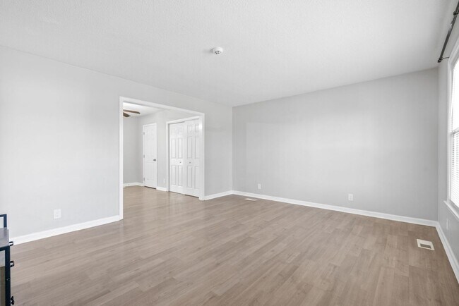 Building Photo - 1804 Palamino Dr