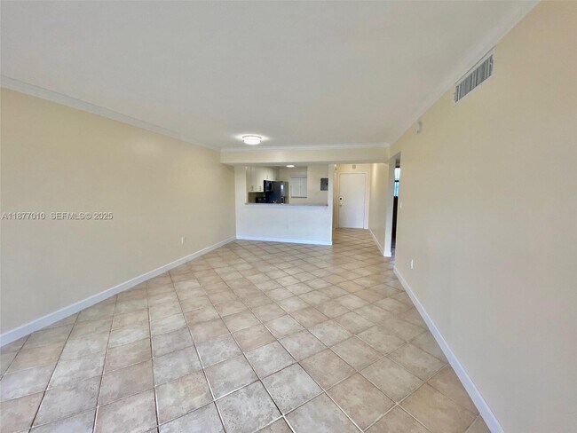 Building Photo - 8881 Fontainebleau Blvd