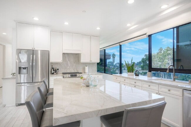 Building Photo - Live in the heart of Del Mar- where every ...