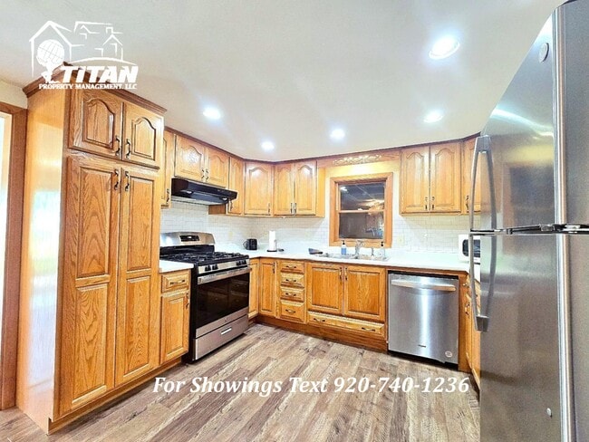 Building Photo - 2637 E Shore Dr