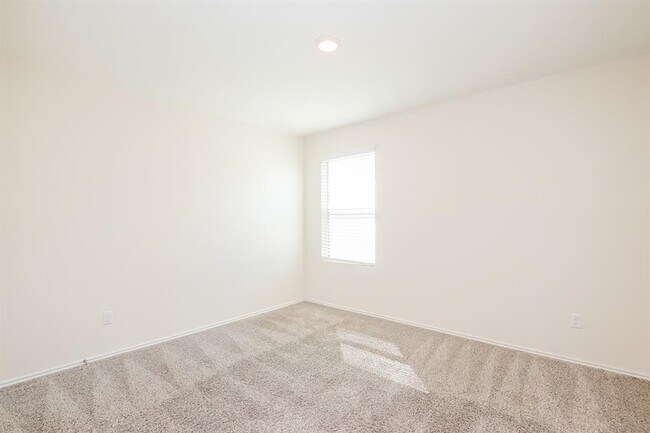 Building Photo - 110 Sophora Dr