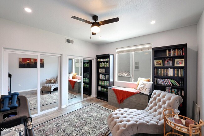 Building Photo - 615 E Portland St