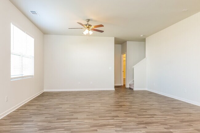 Building Photo - 621 Samuel Lee Ln