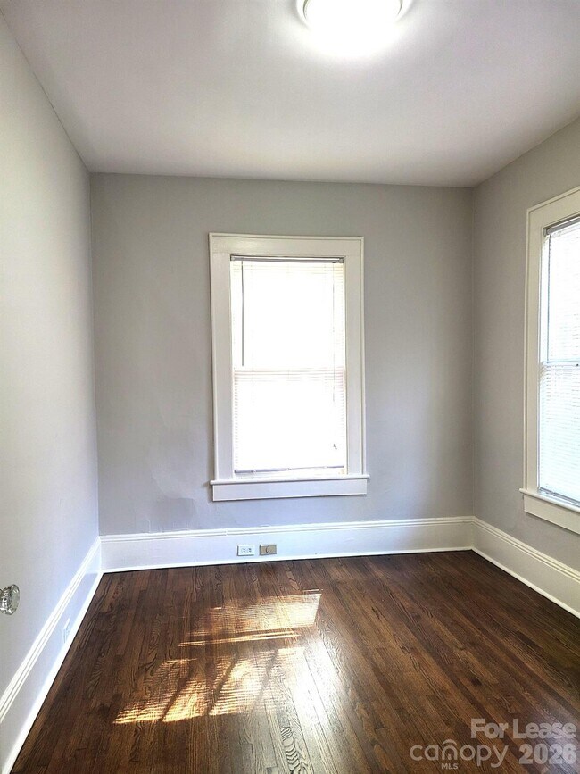 Building Photo - 1623 Fountain View St