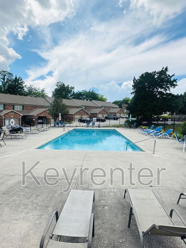 Building Photo - 132 Durwood Rd