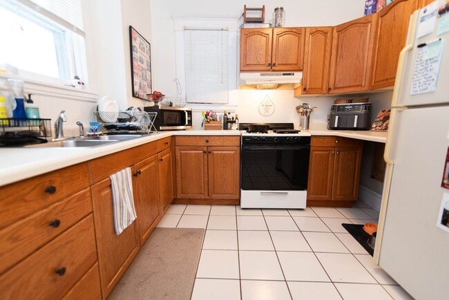 Building Photo - 419 W Franklin Ave