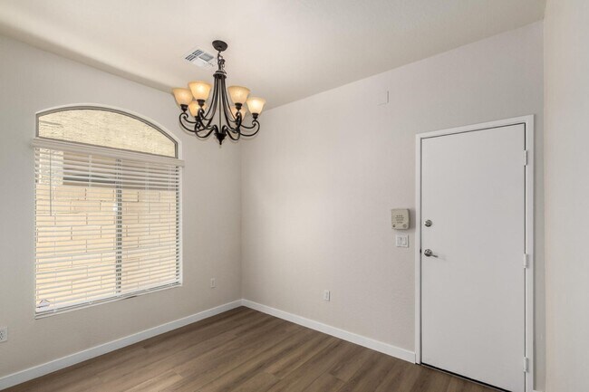 Building Photo - 2250 E Deer Valley Dr
