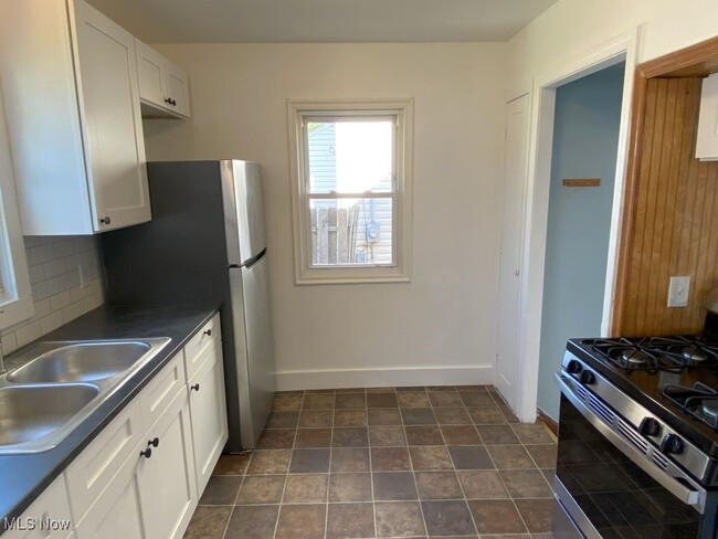 Building Photo - 21417 Gardenview Dr