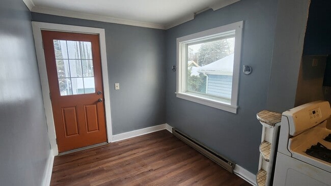 Building Photo - Cozy 3 bedroom Cape Cod with attached garage! First floor offers living room, formal dining, and ...