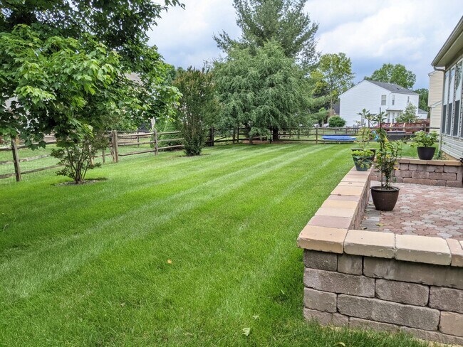 Building Photo - 403 McClellan Dr
