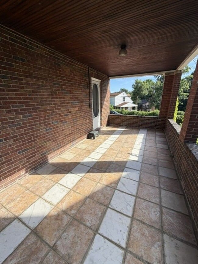Building Photo - 222 Wainwright Ave