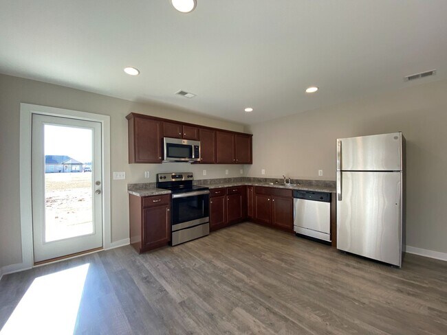 Building Photo - Beautiful home for Rent in Talladega, AL!!...