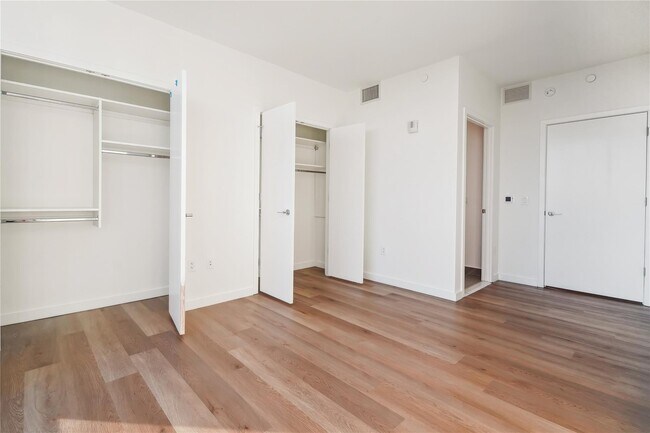 Building Photo - 50 Clinton Pl