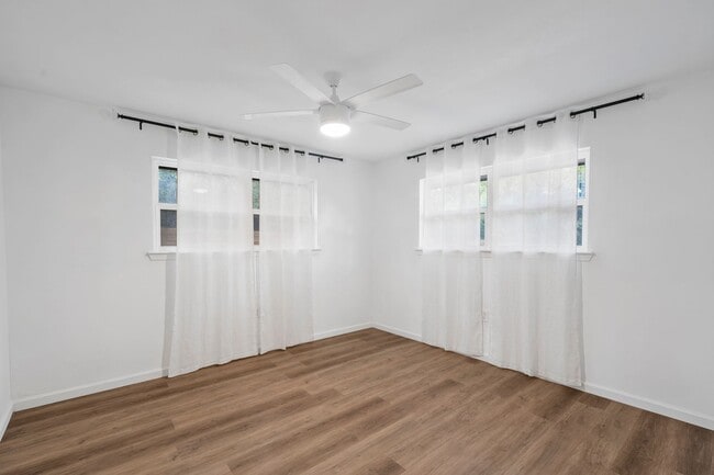 Building Photo - Fully Renovated Woodway Home